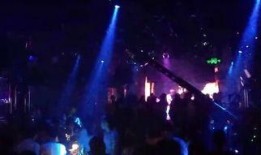 外国酒吧视频在线观看